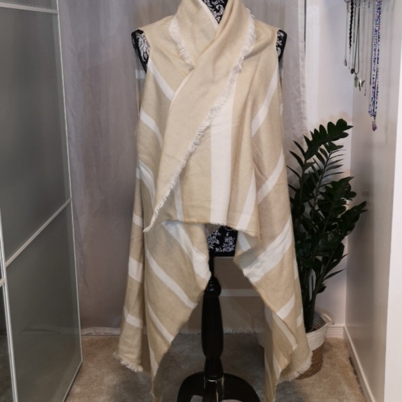 🛍️Ladies Fringe Vest🛍️ - Picture 2 of 6